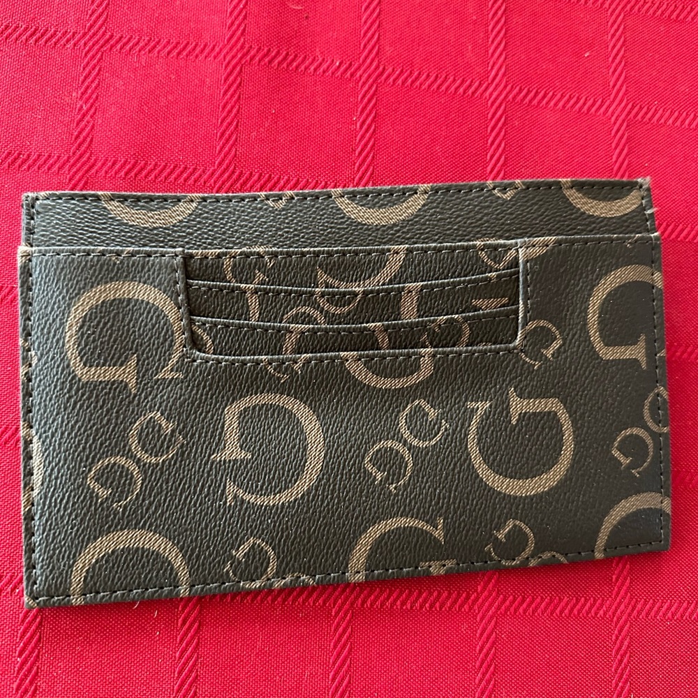 Guess cardholder. Never used. Great gift. No callouts.